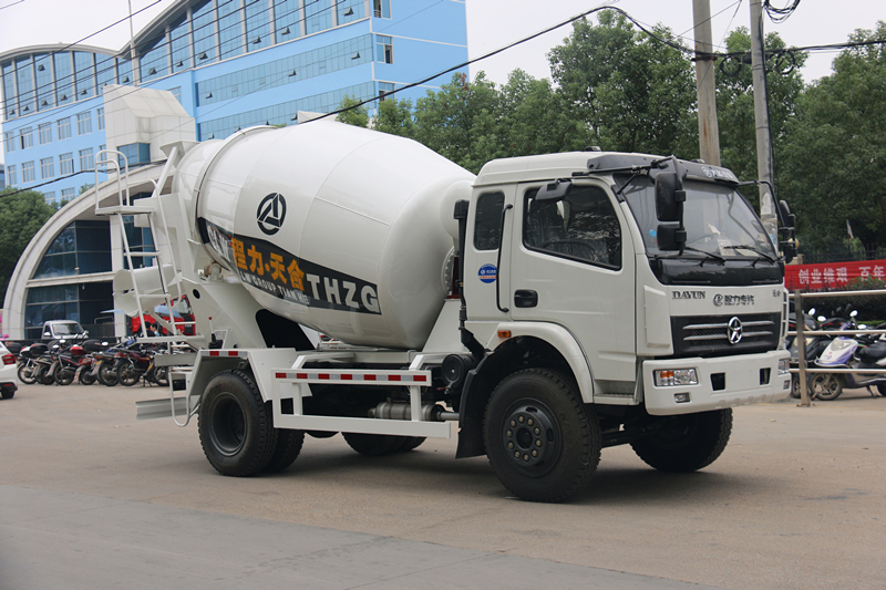 大運(yùn)運(yùn)隆5方攪拌車