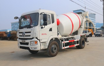 大運風(fēng)景5方攪拌車