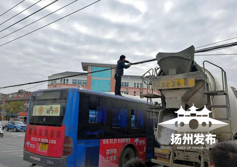 揚州一高空線纜下垂刮倒行人 攪拌車駕駛員排險
