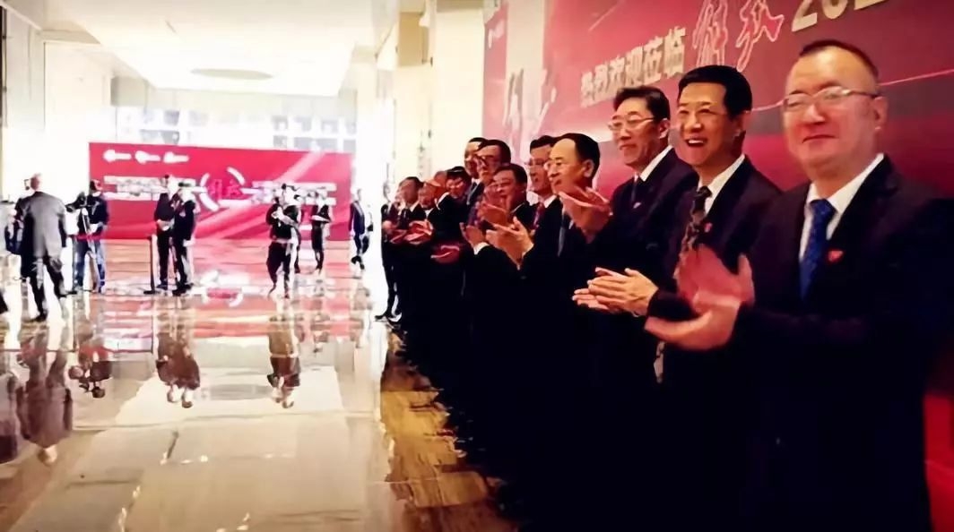 程力集團(tuán)旗下“程力專(zhuān)汽”與一汽解放簽訂四千輛國(guó)六中重卡底盤(pán)采購(gòu)協(xié)議，全面發(fā)力中重卡專(zhuān)汽市場(chǎng)進(jìn)一步鞏固專(zhuān)用車(chē)領(lǐng)導(dǎo)地位！圖片