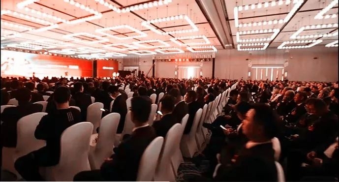 程力集團(tuán)旗下“程力專(zhuān)汽”與一汽解放簽訂四千輛國(guó)六中重卡底盤(pán)采購(gòu)協(xié)議，全面發(fā)力中重卡專(zhuān)汽市場(chǎng)進(jìn)一步鞏固專(zhuān)用車(chē)領(lǐng)導(dǎo)地位！圖片